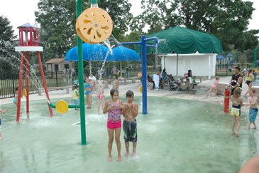children playing in the sprayground